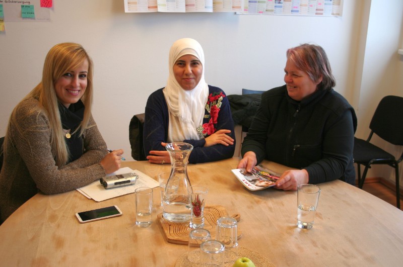 Asya, Safaa Kwman, Marianne Fiebiger beim Interview 