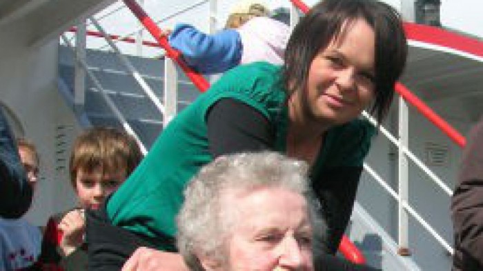 Foto: Ebner Karin Ebner sieht sich die Biografien der Menschen an: „Da gibt es auch Grantler, die an allem etwas auszusetzen haben. Wenn man ihnen zuhört, stellt sich oft heraus, dass sie arge Schicksalsschläge zu bewältigen hatten." Foto: Ebner
