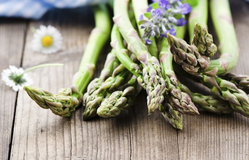 ewgenija_s____thinkstockphotos_spargel