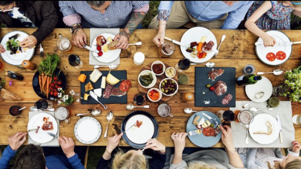 gedeckter_tisch__c__rawpixel_shutterstock