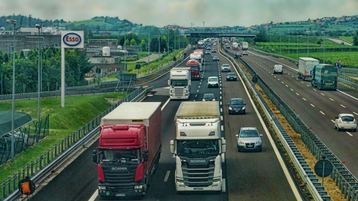 highway-3392100_1920
