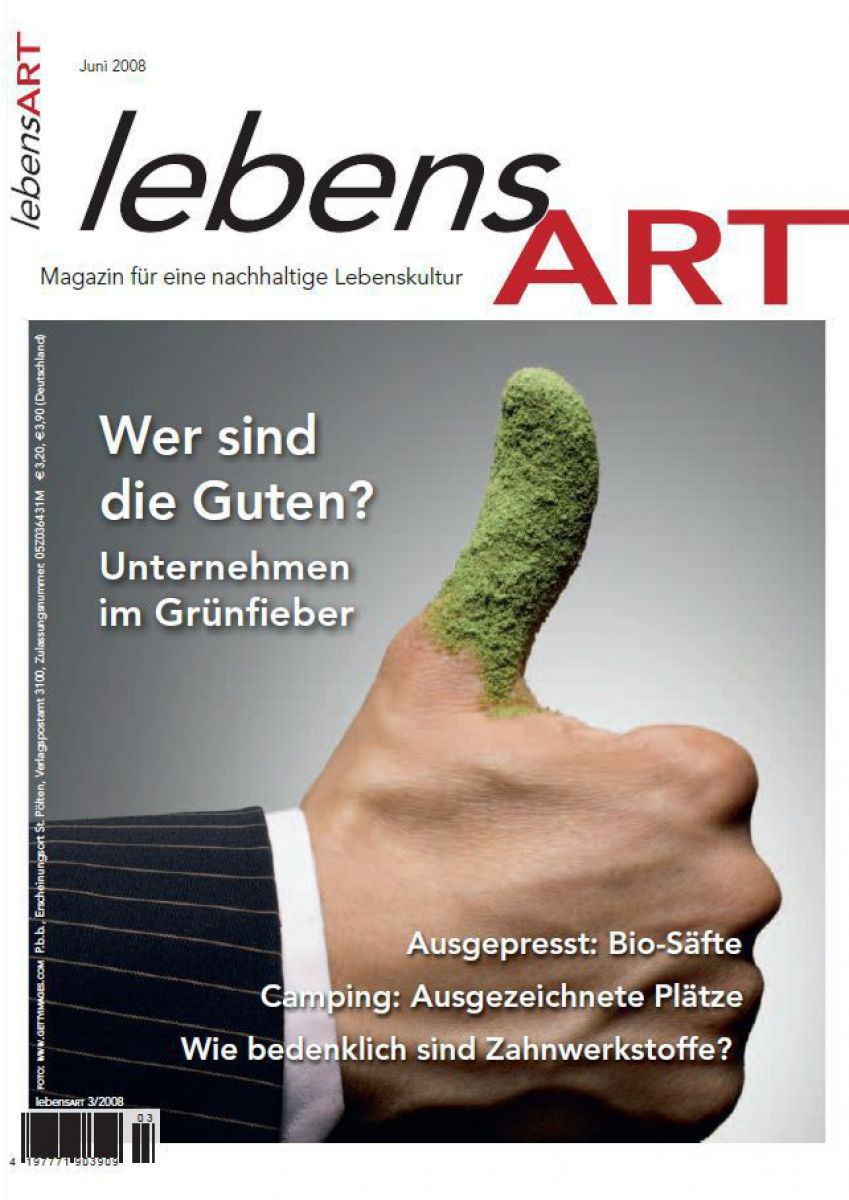 Eine Faust mit Daumen nach oben. Die Faust ist grün mit Moos. 