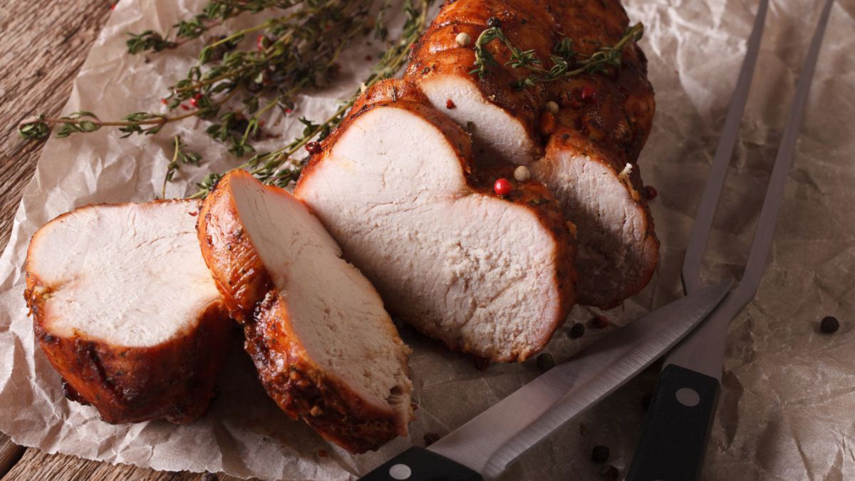 Truthahnbraten in Scheiben geschnitten.