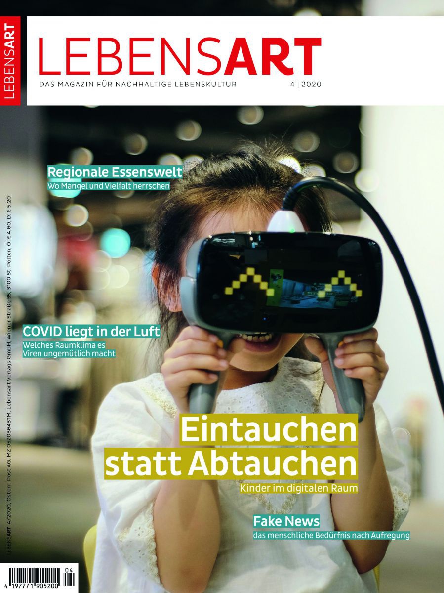 Auf dem Cover der LEBENSART ist ein Mädchen abgebildet, dass sich lachend eine VR-Brille vors Gesicht hält.
