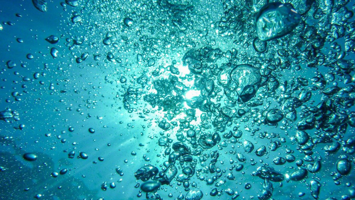 Luftblasen in Wasser