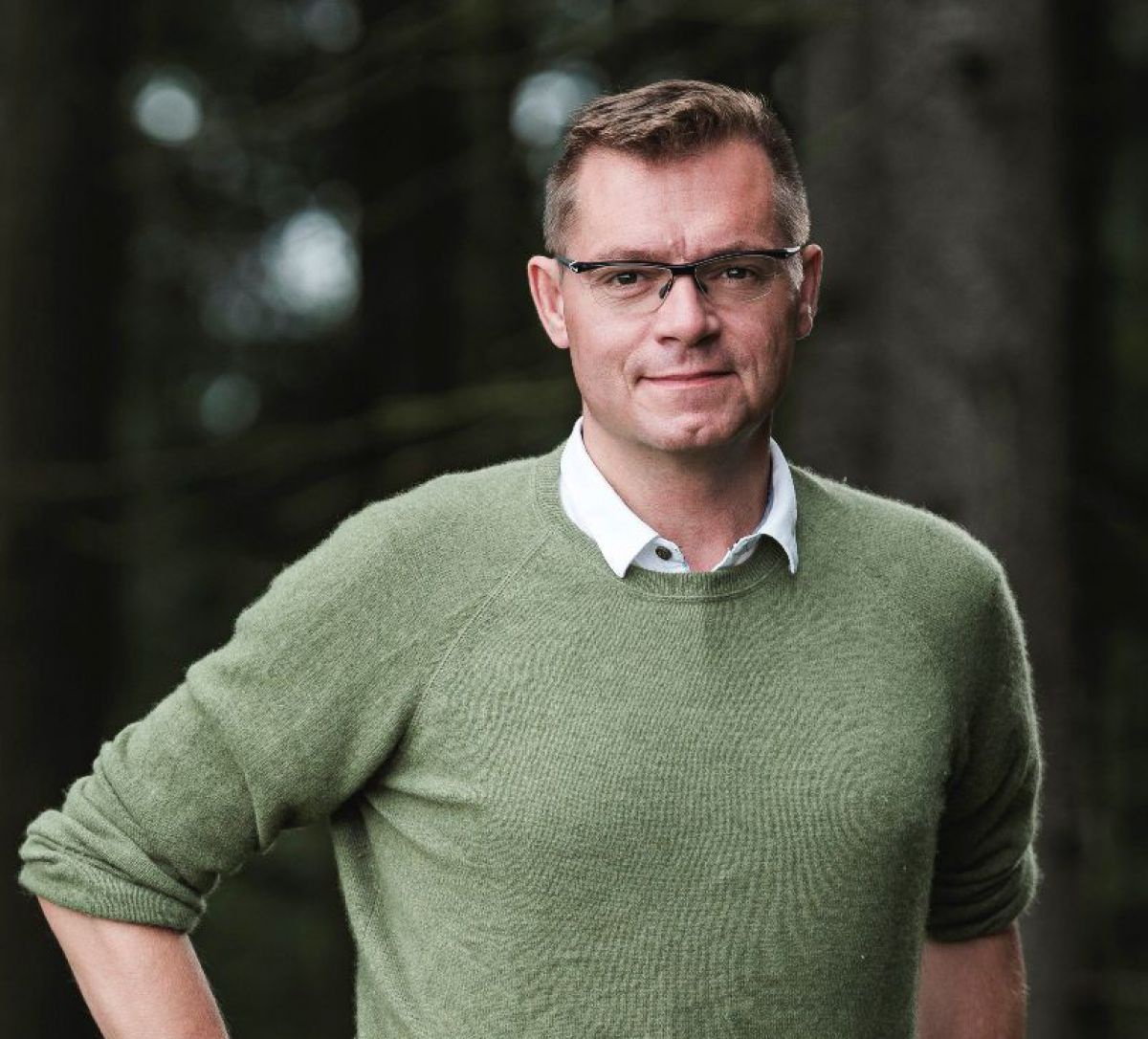 Holzbaumeister Christian Buchner: Ein Dachvorsprung schützt das Haus vor Witterungseinflüssen und dient als natürlicher Sonnenschutz. Foto: Robert Maybach