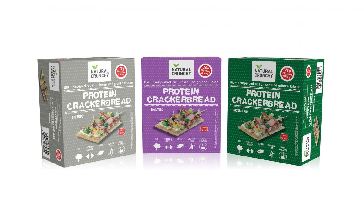 Die Verpackungen der drei Protein Crackerbreads in grau, lila und grün.