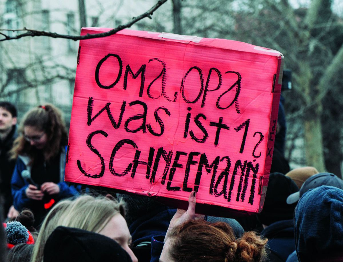 Ein Schild auf einer Demo: 