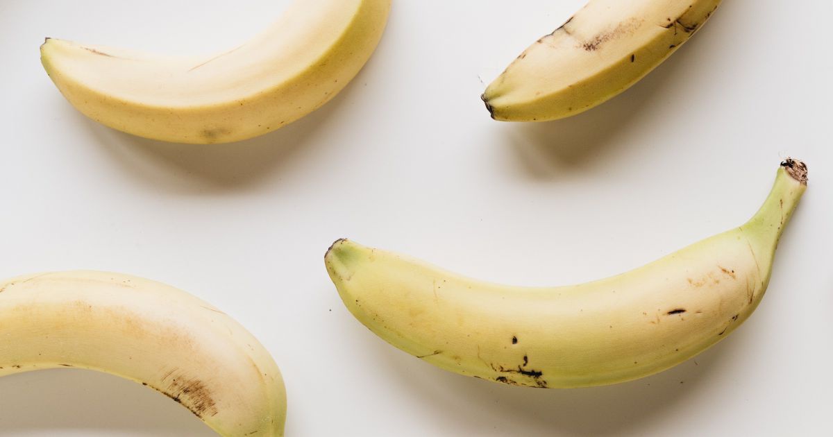 Bananen auf weißem Hintergrund