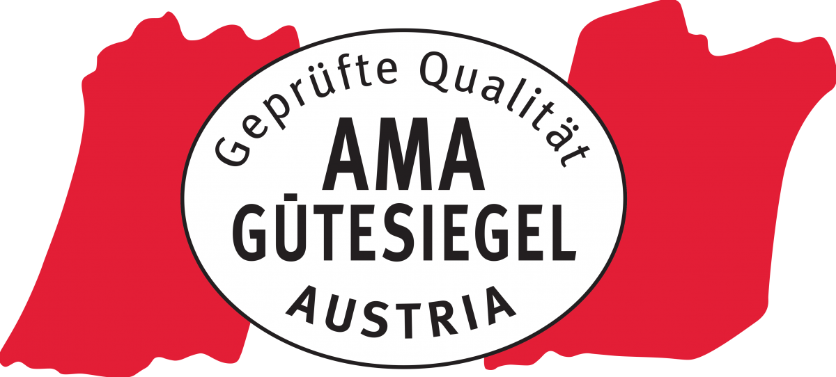 Beim AMA-Gütesiegel findet sich im Hintergrund eine stilisierte rot-weiß-rote-Flagge, davor steht in einem weißen Oval 