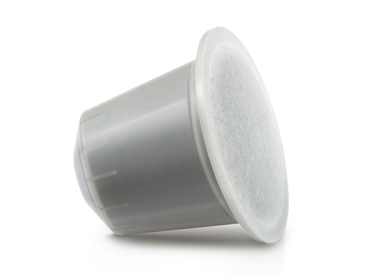 Eine Kaffeekapsel in typischer Form, jedoch aus biologisch abbaubaren Materialien hergestellt.