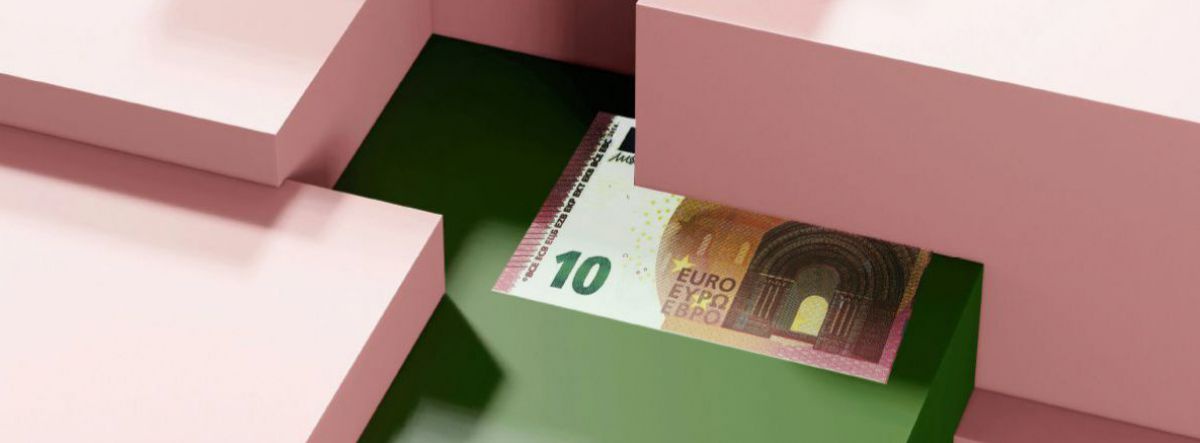 Eine Illustration aus rosa und olivgrünen Blöcken zwischen denen ein 10 Euro Schein liegt.
