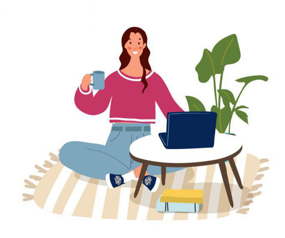 Eine Illustration einer jungen Frau mit langen braunen Haaren, die im Schneidersitz auf einem Teppich sitzt. Vor ihr der Laptop, in ihrer Hand eine Kaffeetasse.