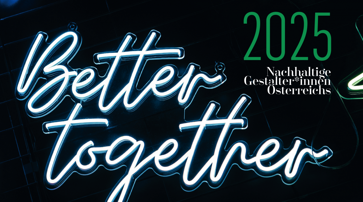 Auf schwarzem Hintergrund steht in neonblauer, handschriftlich aussehender Leuchtreklame: 