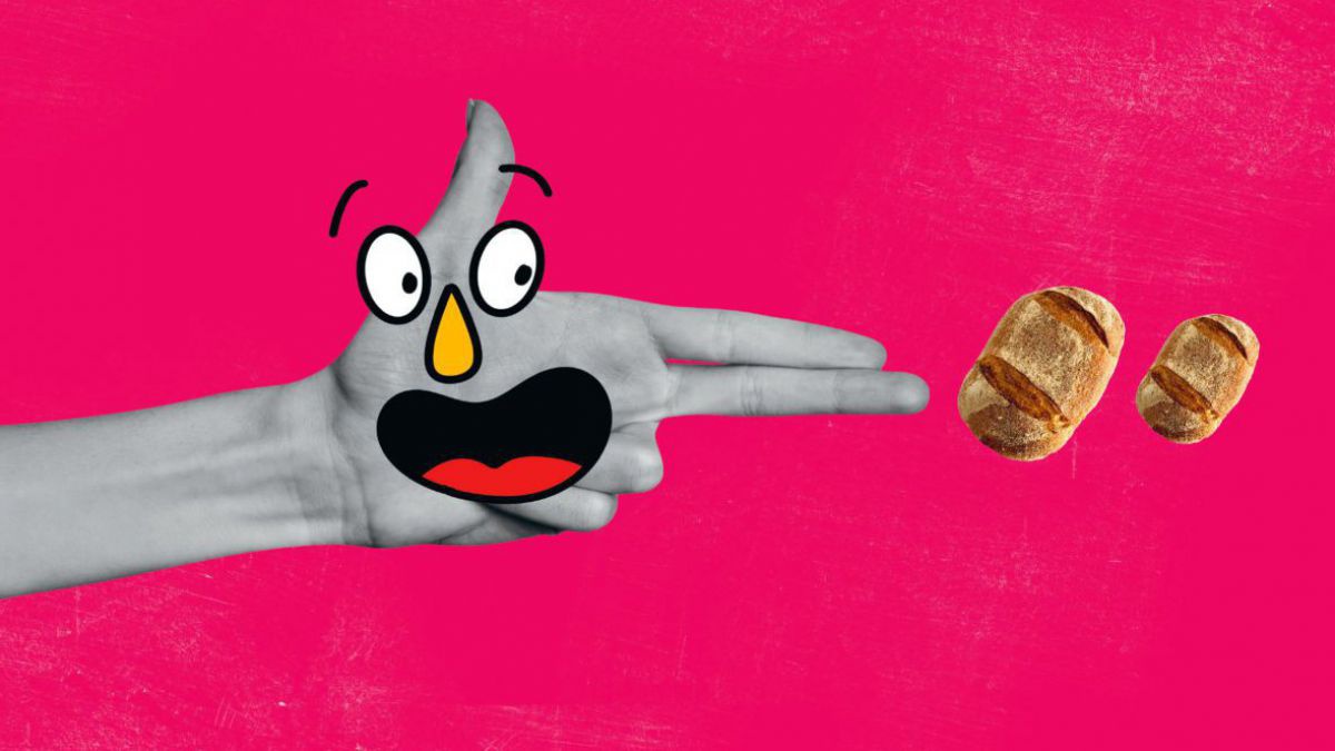Illustration auf pinkem Hintergrund: Eine Hand in Schwarz-Weiß, zu einer Pistole geformt, streckt sich ins Bild. Aus den Fingerspitzen schießen scheinbar zwei Laibe Brot. Über der Handfläche ist ein Comic-Gesicht gezeichnet, das überrascht-erschreckt scha
